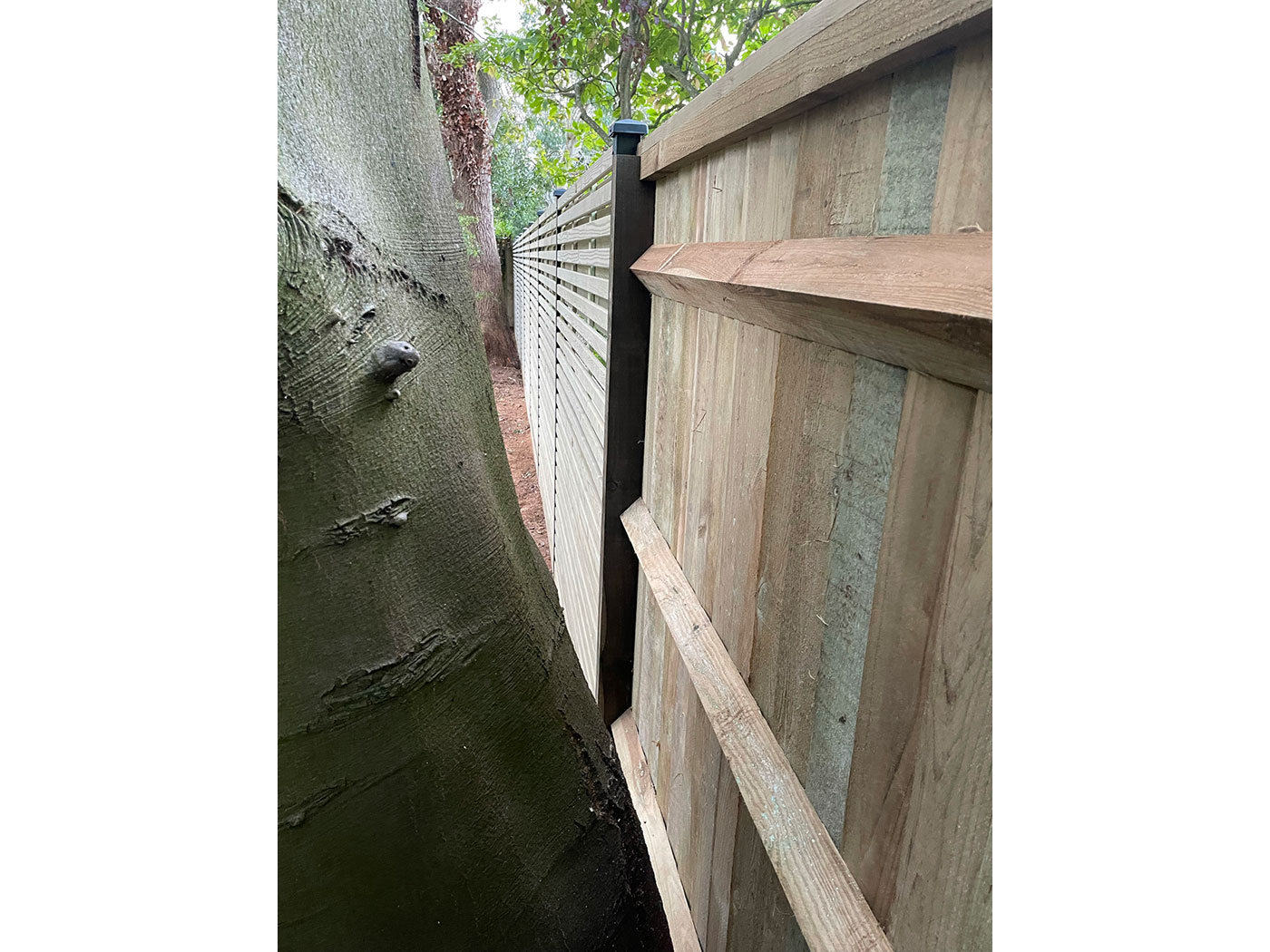 Hit and Miss screening panel with metal posts by Vincent Fencing