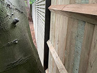Hit and Miss screening panel with metal posts by Vincent Fencing